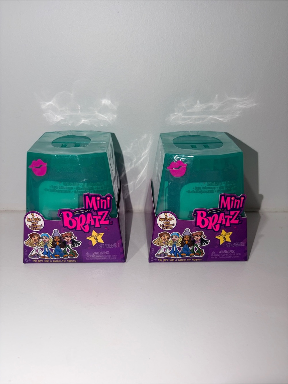 Mini Bratz Teal Collectible Capsule - Teal & Purple 1 pack